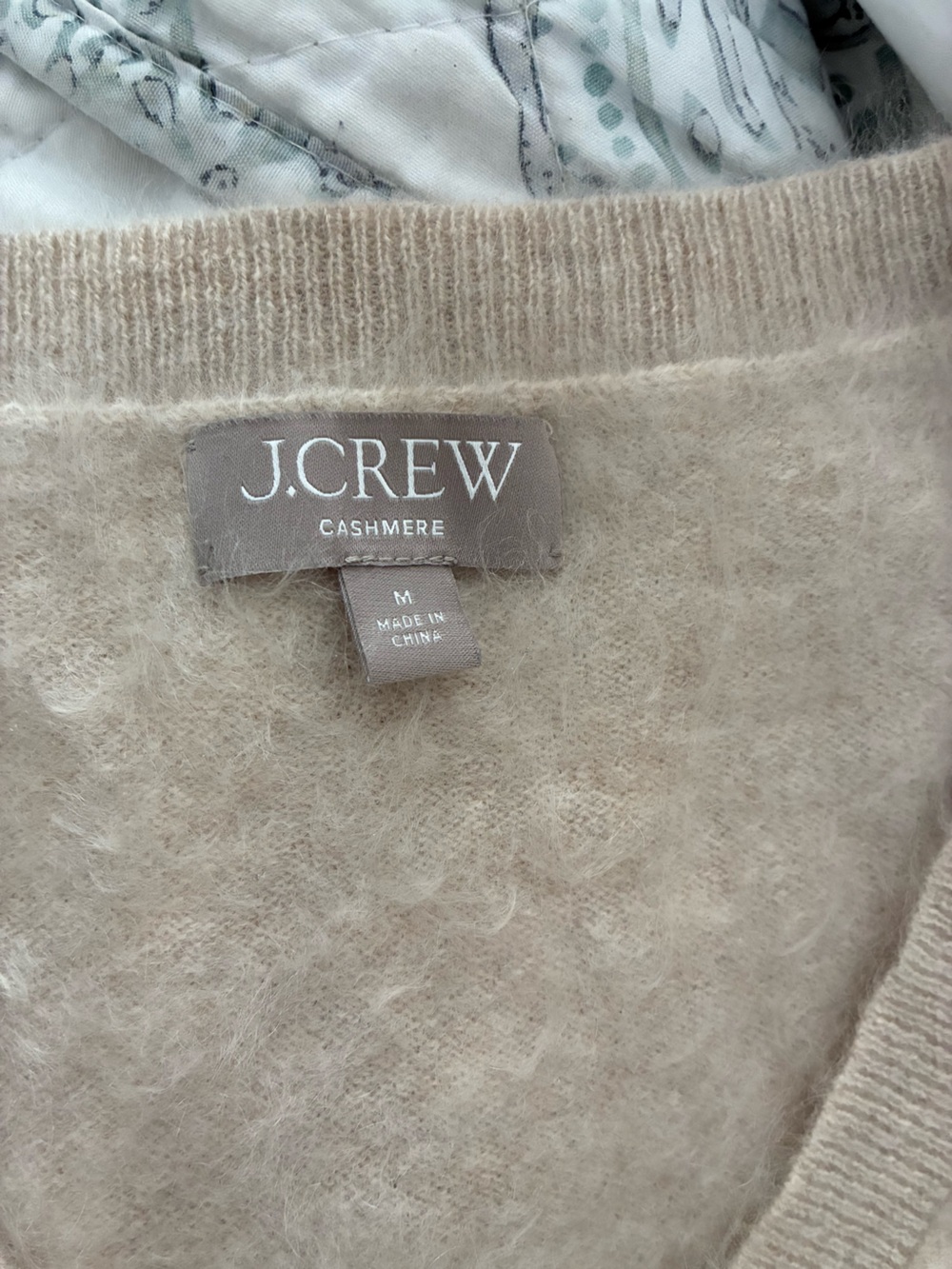 J. Crew Brushed 100% cashmere V-neck sweater Sz Medium Color ivory Heather Linen - Picture 7 of 7